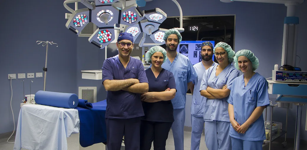 Equipa no bloco operatório